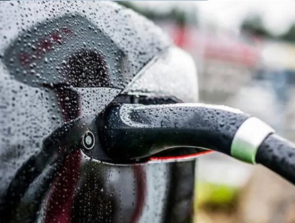 Ładowanie pojazdów nowej energii w deszczu: czy jest to bezpieczne?